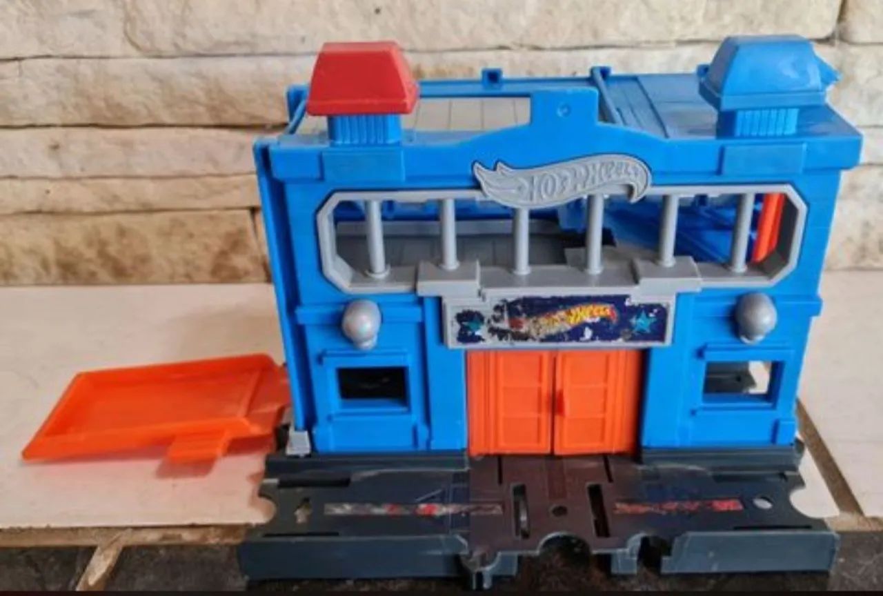 Pista bombeiros, loop, manobra e delegacia hot wheels  - Foto 3