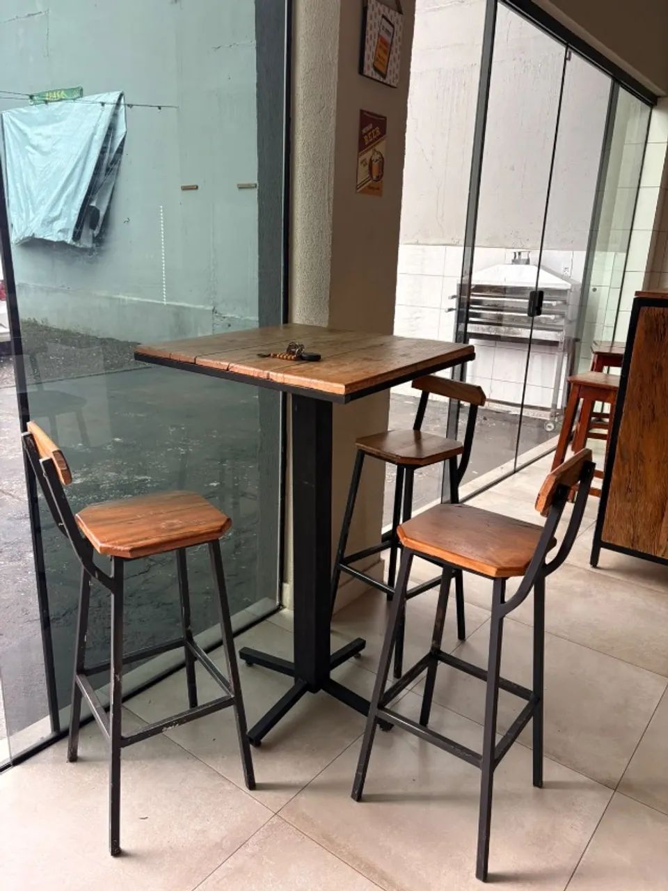 CONJUNTO BISTRÔ ? MESA + 3 BANQUETAS