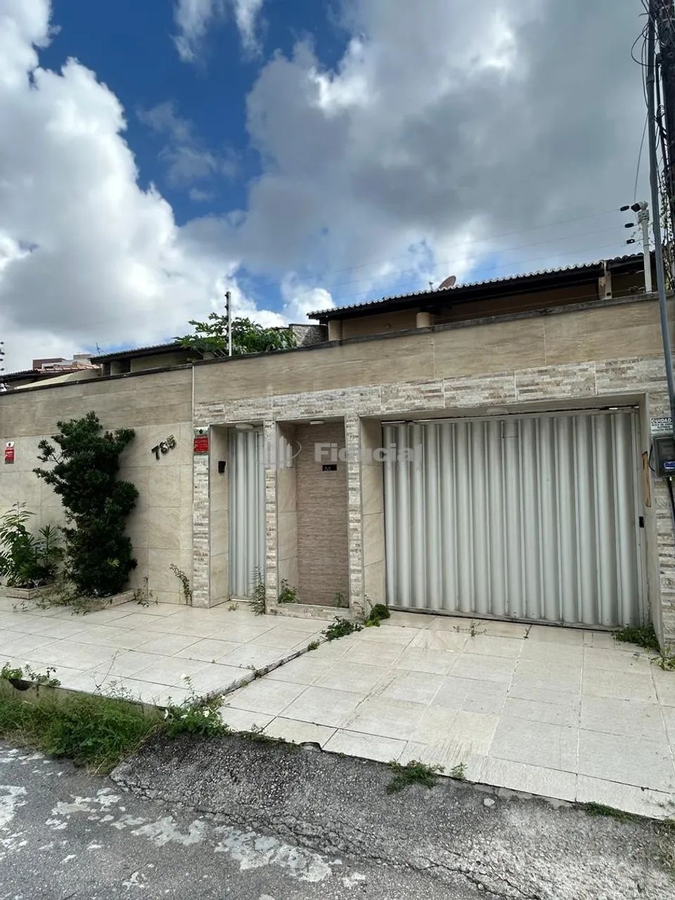 Casa duplex com 261m², com 5 quartos climatizados (sendo 4 suítes, 2 com closet, 1 com var - Foto 2