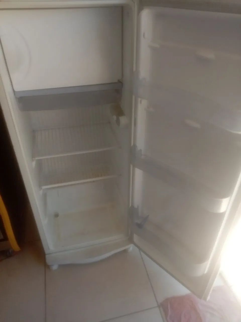 Vendo geladeira Consul com garantia  - Foto 3