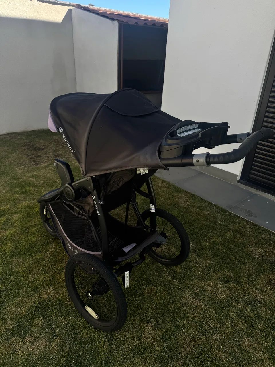 Carrinho de bebê baby trend race  abaixei para vender - Foto 5