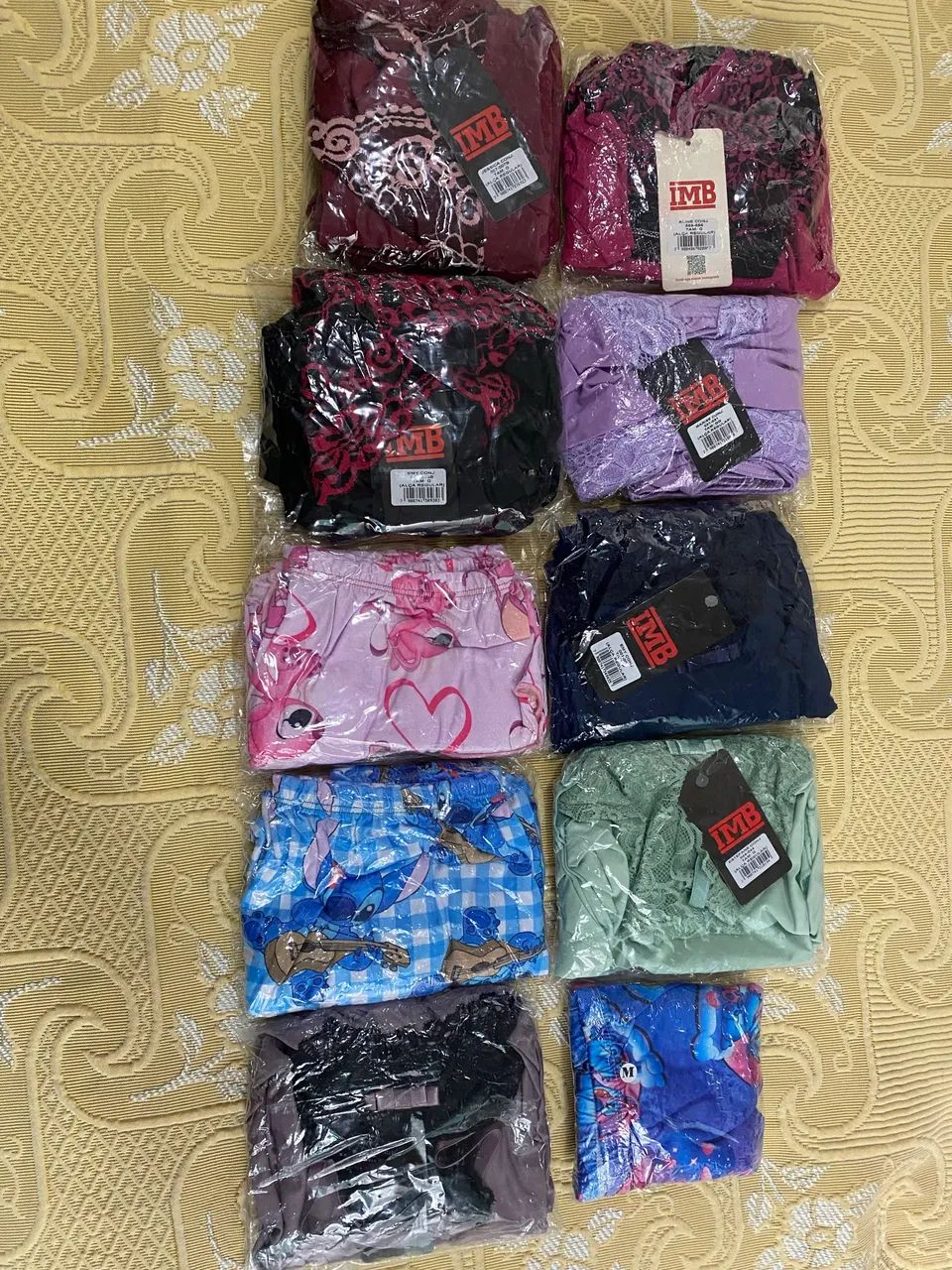 Lote de Camisolas e Pijamas - Foto 5