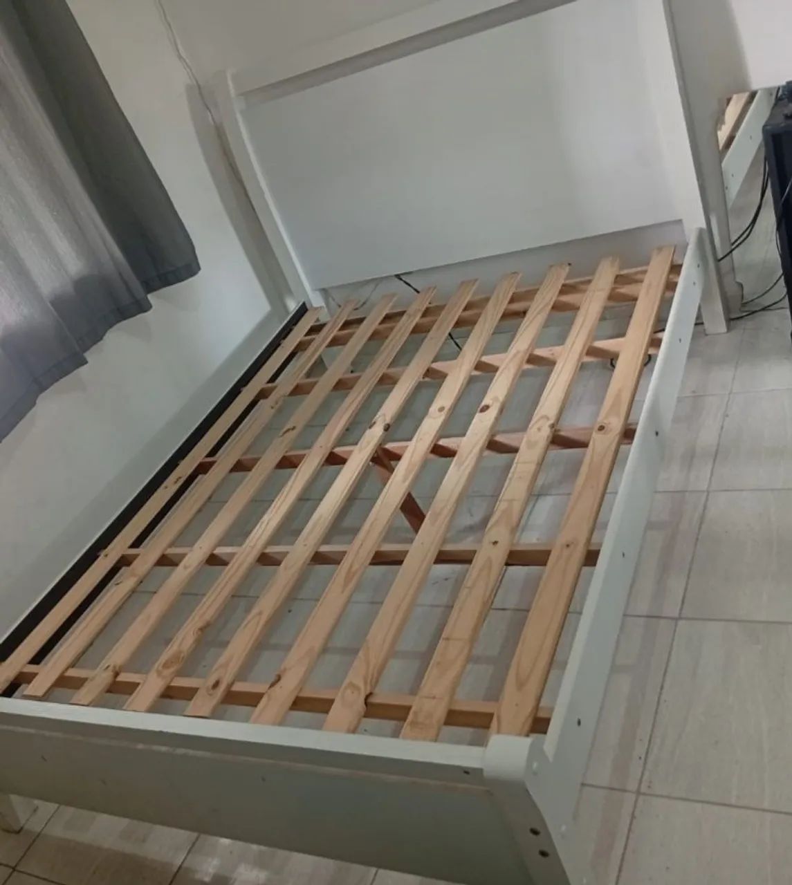 Cama de casal Branca madeira sem colchão  - Foto 3