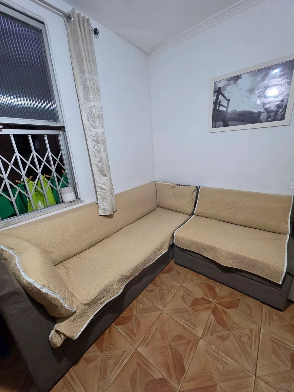 Sofás dois e três lugares usado.