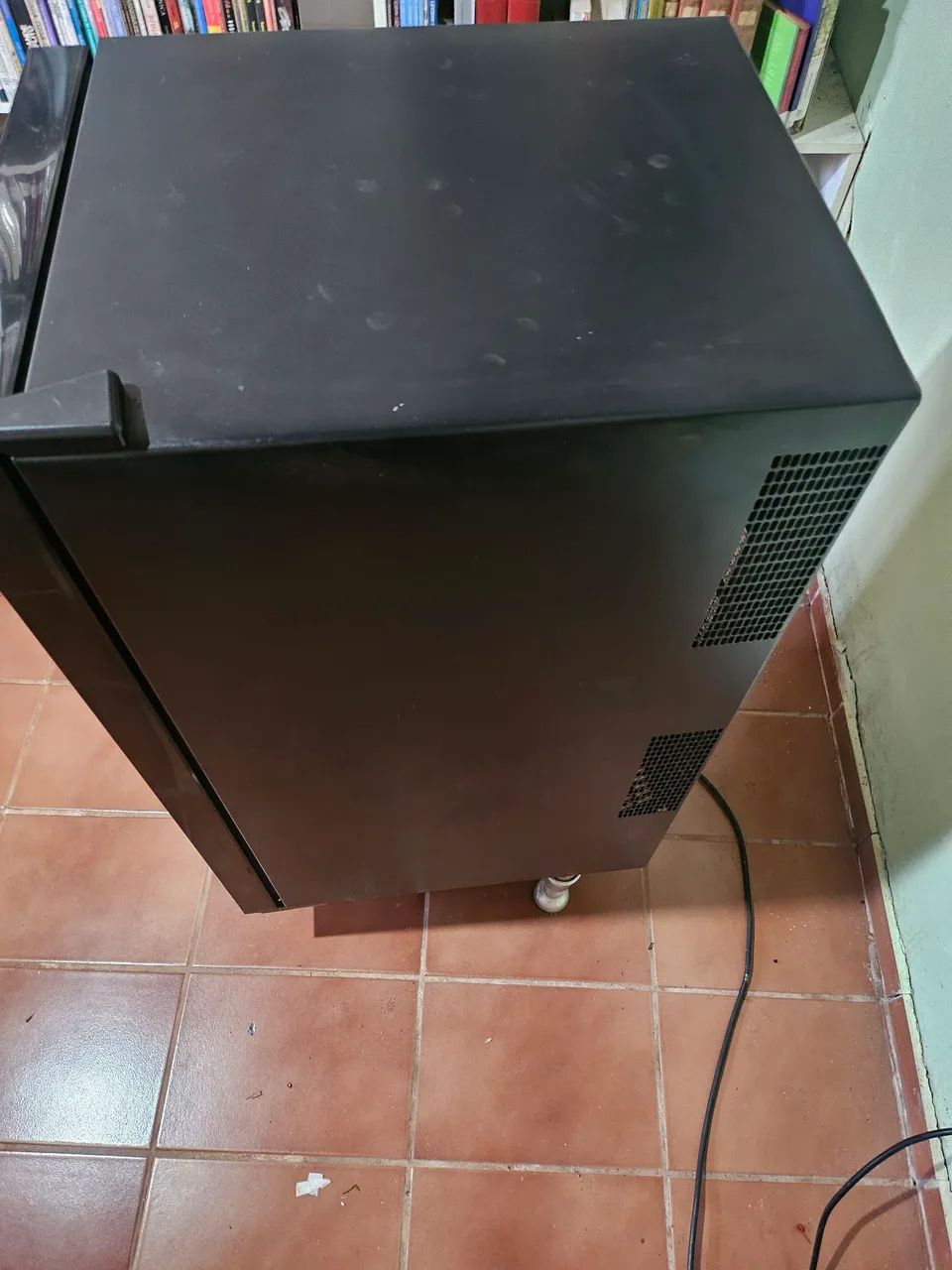 Adega climatizada 32 garrafas - Foto 2
