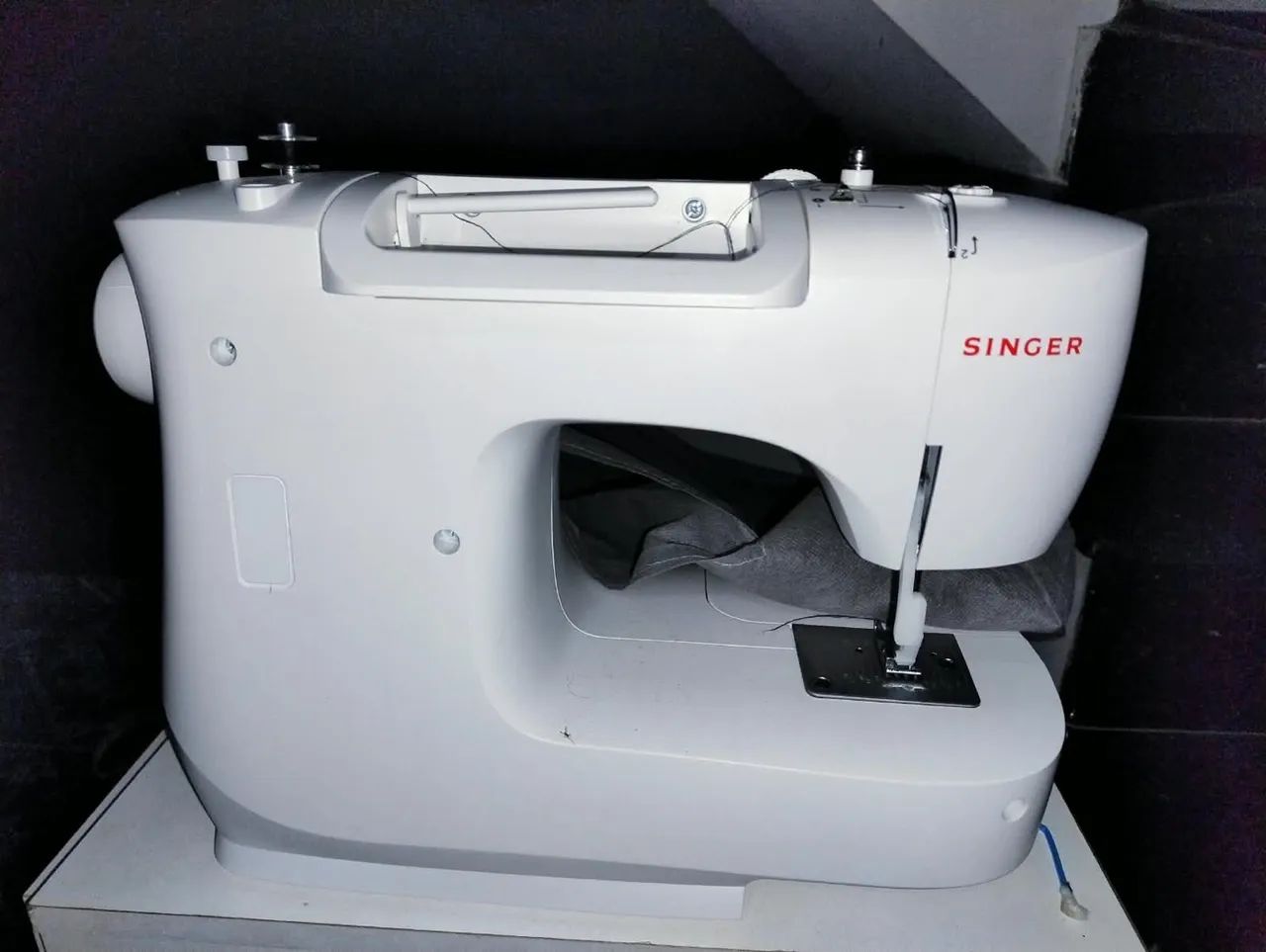 MÁQUINA DE COSTURA SINGER/M2405 - Foto 2