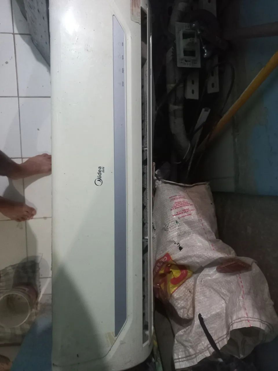 Troco ar condicionado sprint 220v funcionando perfeitamente vai com cano de cobre com 3mts - Foto 3
