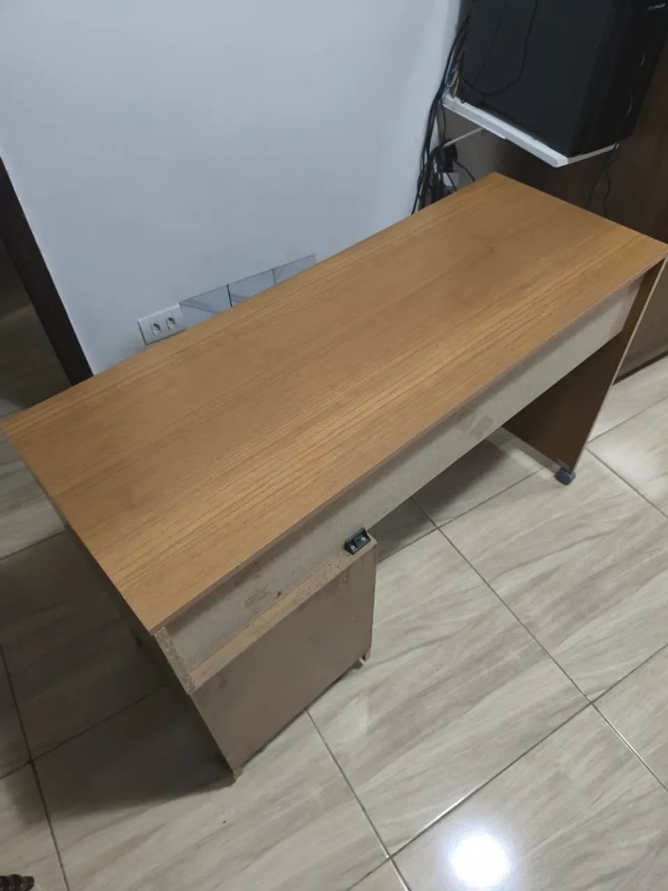 Escrivaninha / Mesa para Home Office com Rodinhas - Ótimo Estado - Foto 4