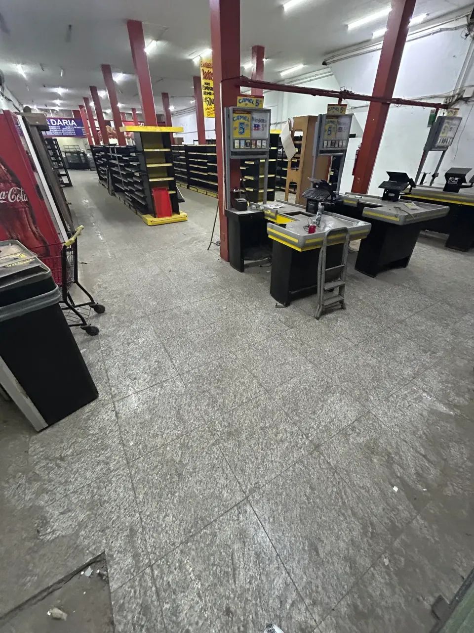 VENDE-SE OU ALUGA-SE EXCELENTE LOJA + GALPÃO - Foto 2