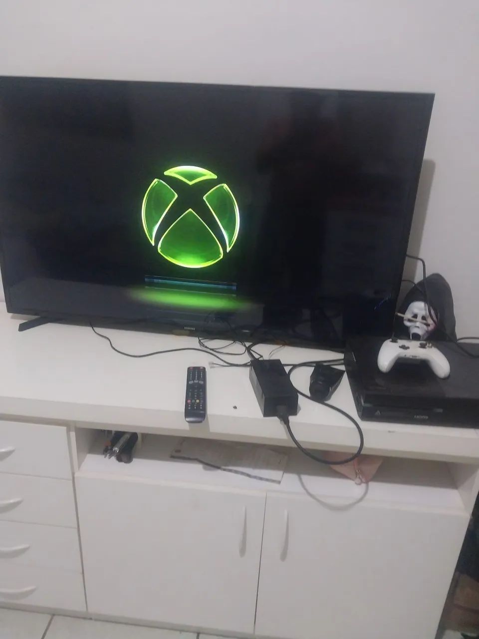 Vendo tv 48 com xbox one - Foto 4