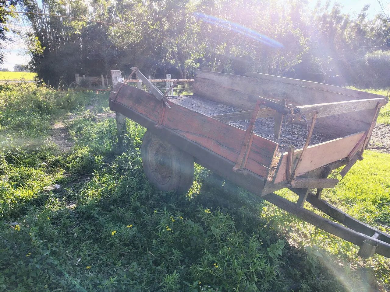 Vendo reboque basculante de um eixo para trator  - Foto 4