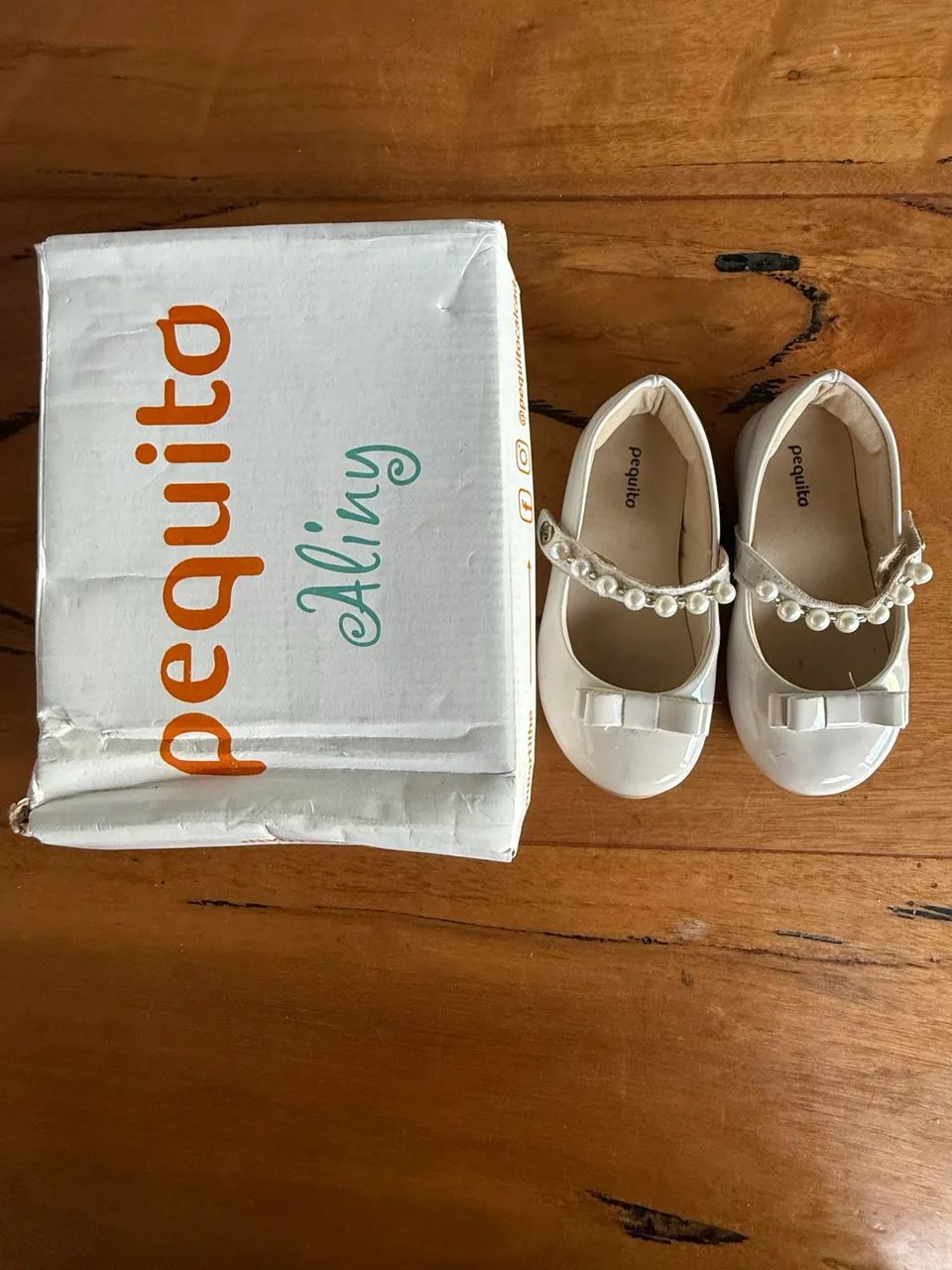 SAPATILHA INFANTIL BRANCA COM PÉROLAS - PEQUITA - Foto 3