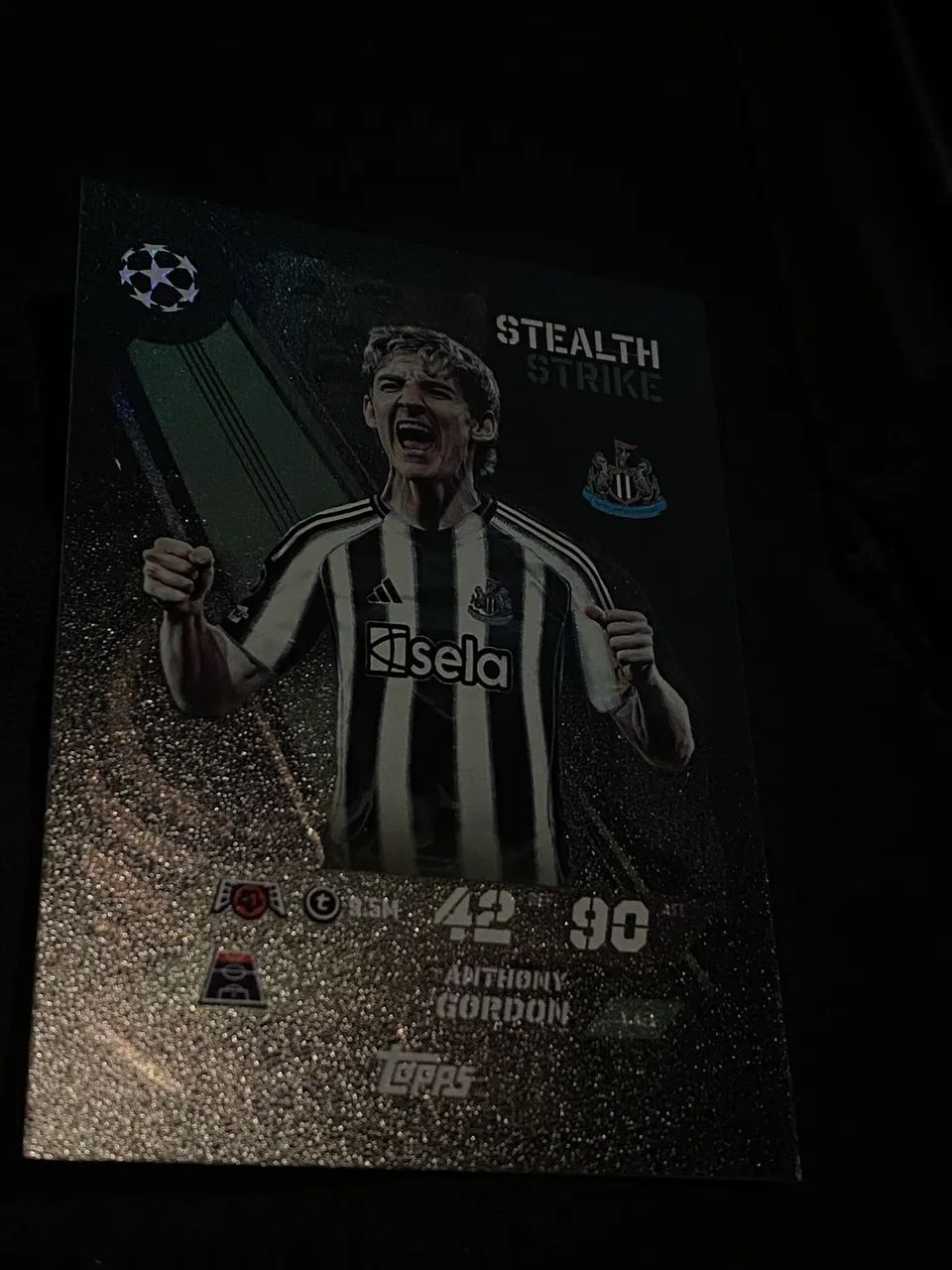 Card Anthony Gordon Newcastle Stealth Strike Topps Especial - Foto 2