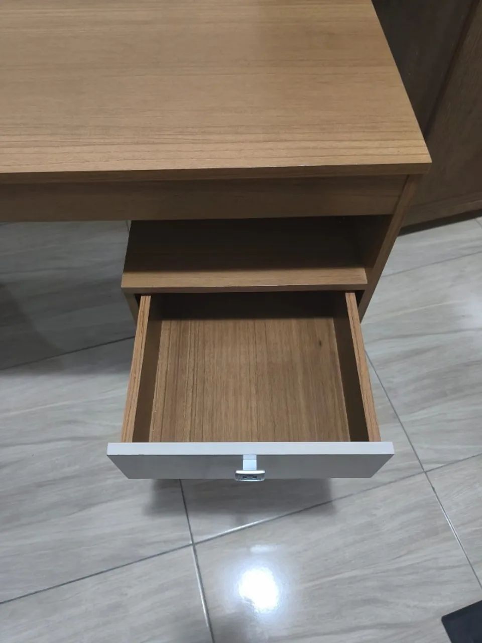 Escrivaninha / Mesa para Home Office com Rodinhas - Ótimo Estado