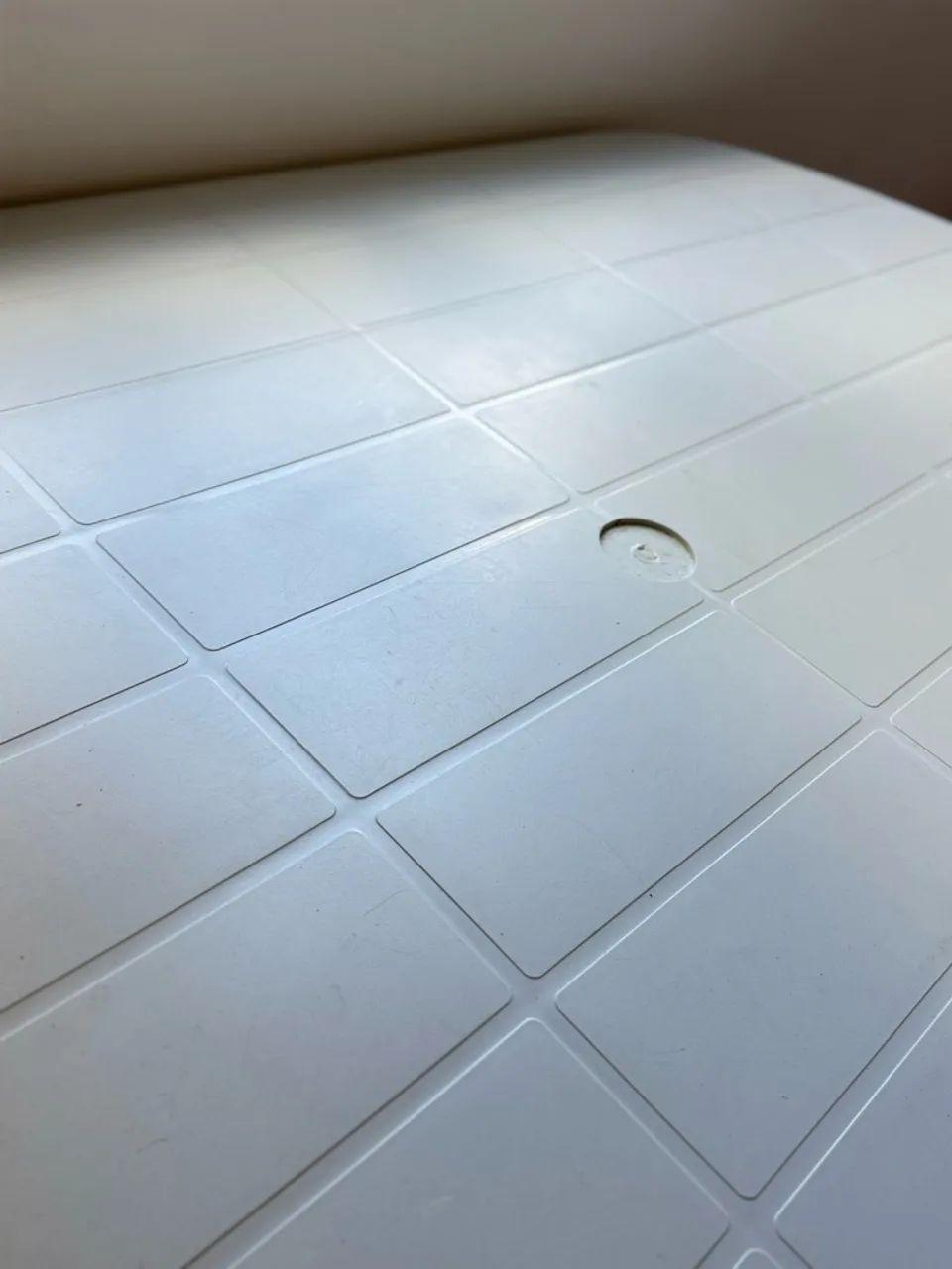 Mesa de plástico com 2 cadeiras  - Foto 5