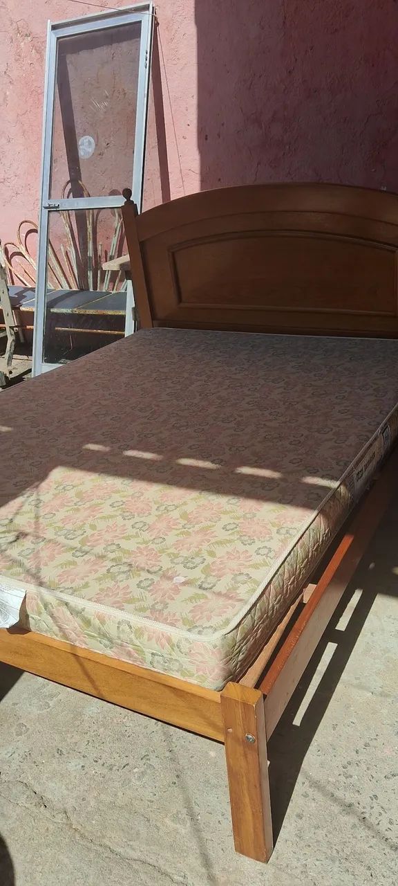Cama de Casal de Madeira  - Foto 2