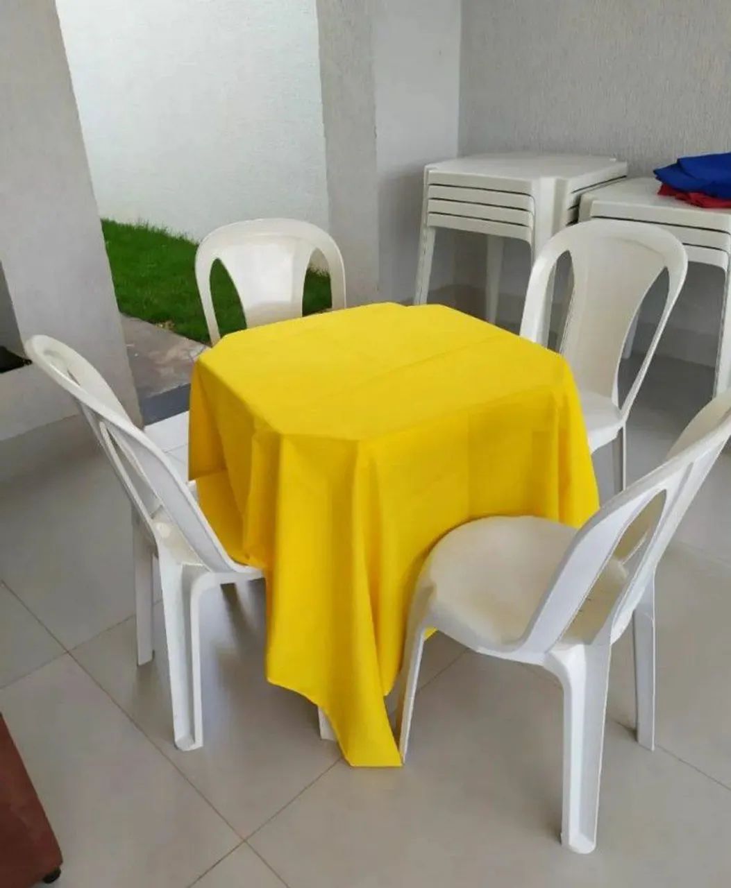 Jogo de mesas c/ 4 cadeiras 
