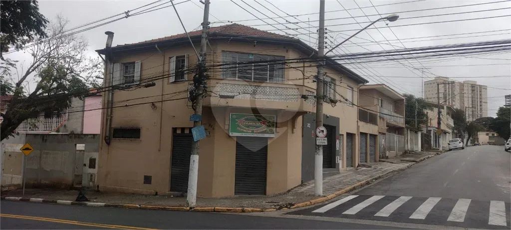 Sobrado com área comercial e residencial