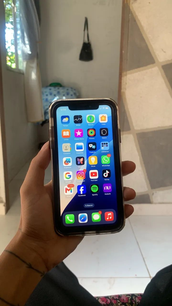 iPhone XR cor branco vendo ou troco  - Foto 2