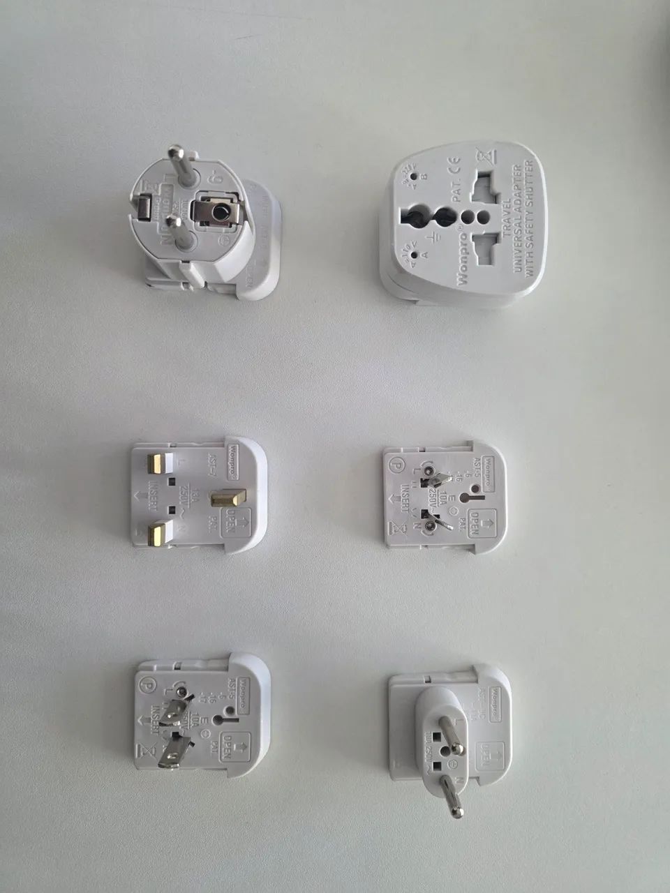 Kit Adaptador de Tomada Internacional Brookstone - Foto 2