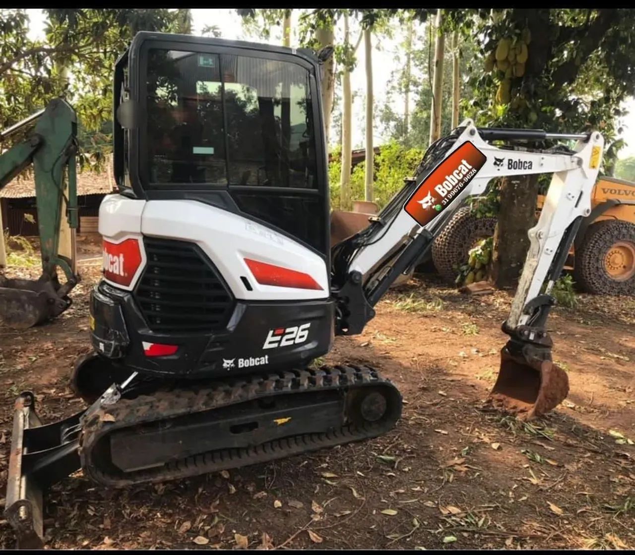 Mini escavadeira Bobcat E26 cabinada e ar condicionado  - Foto 3