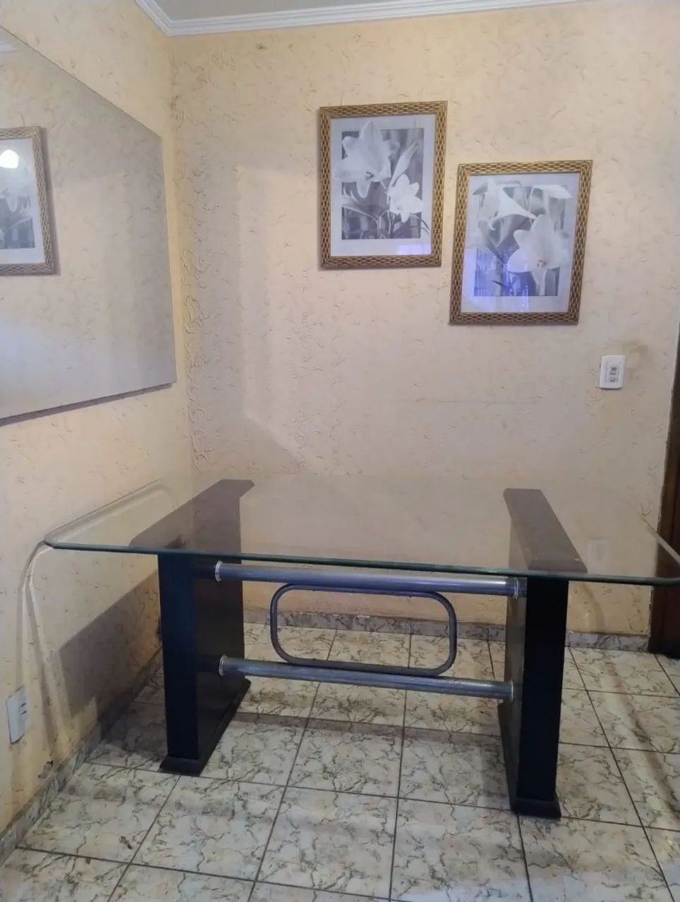 Mesa de Jantar com Tampo de Vidro temperado - IMPECÁVEL