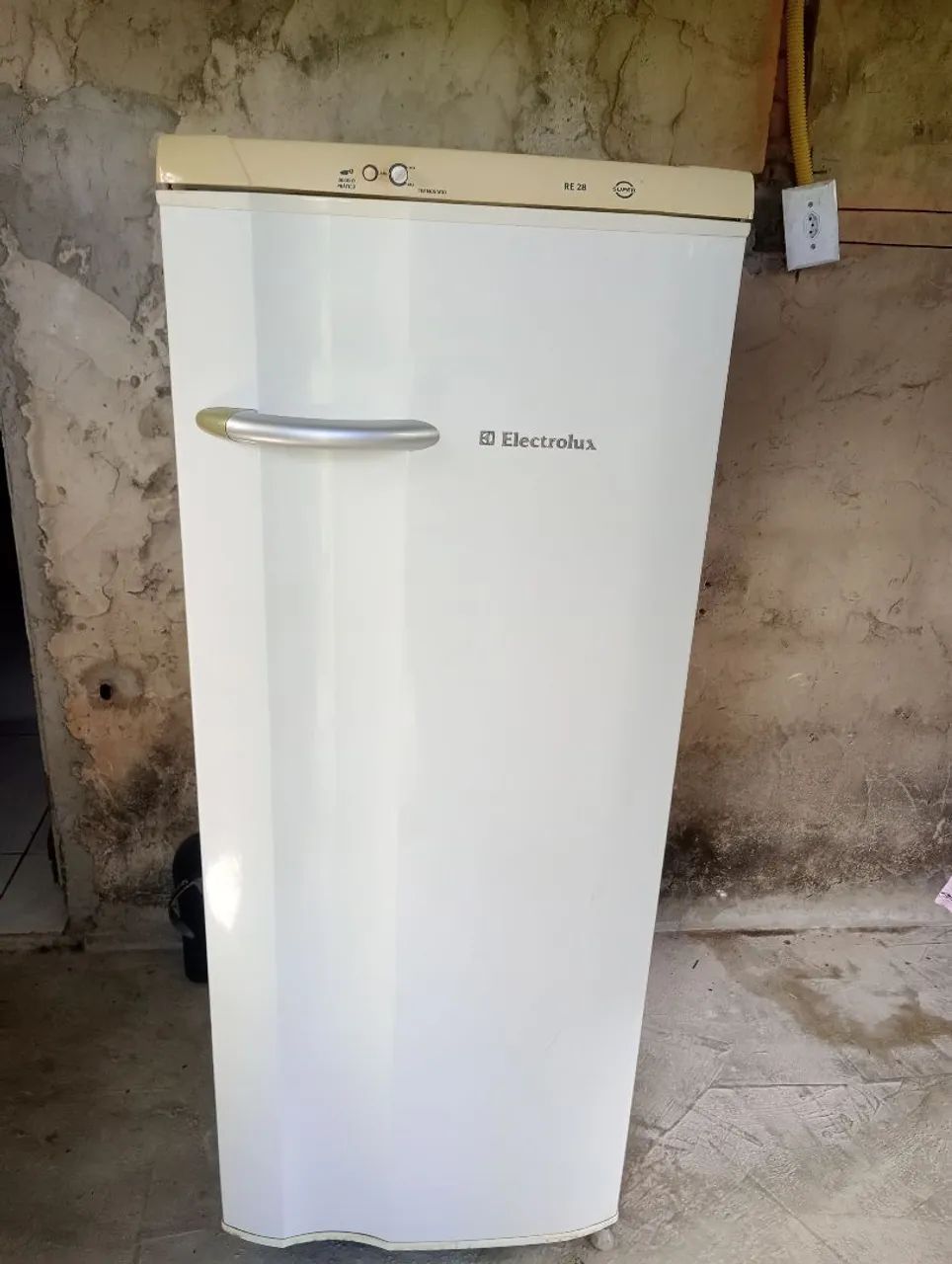 Vendo geladeira Eletrolux ! Está funcionando perfeitamente! - Foto 2
