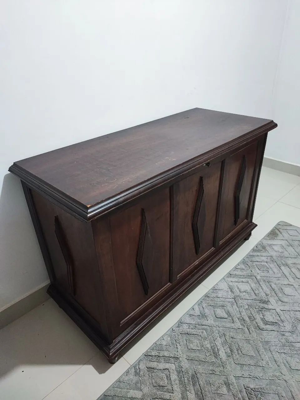 Baú antigo medidas, comprimento 1,30  largura 60cm altura, 80cm - Foto 3