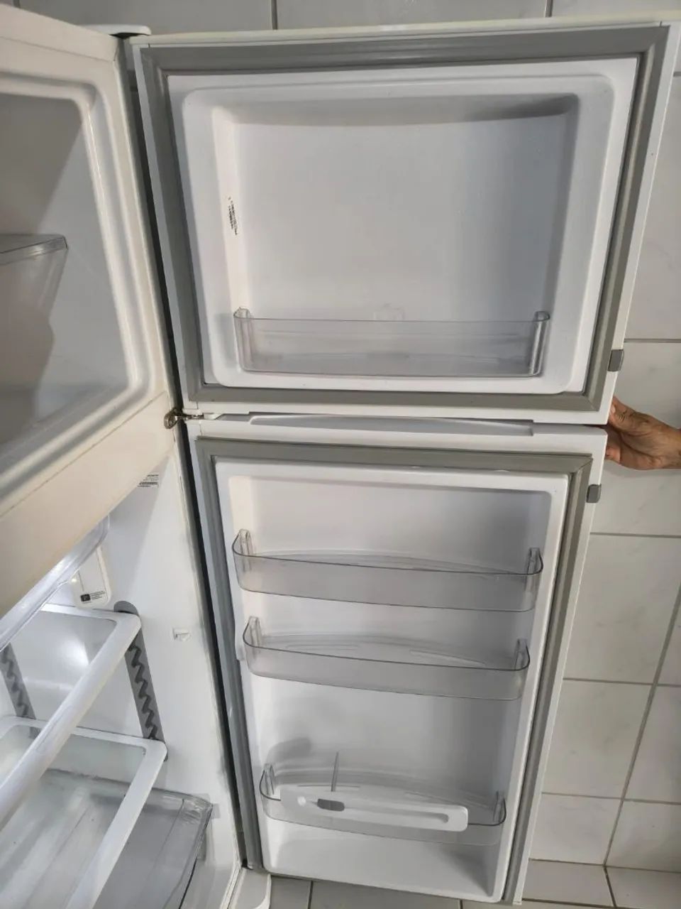 Vende-se geladeira semi-nova - Foto 2