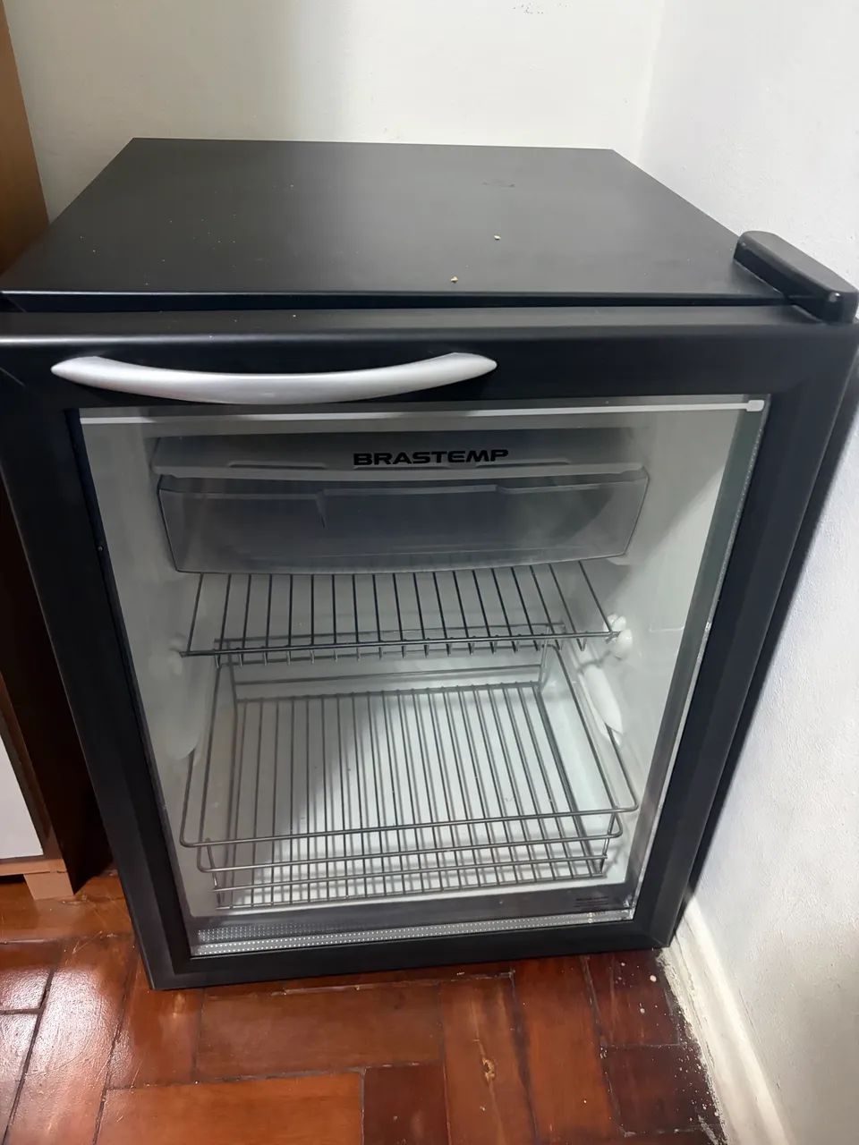 Frigobar expositor Brastemp 