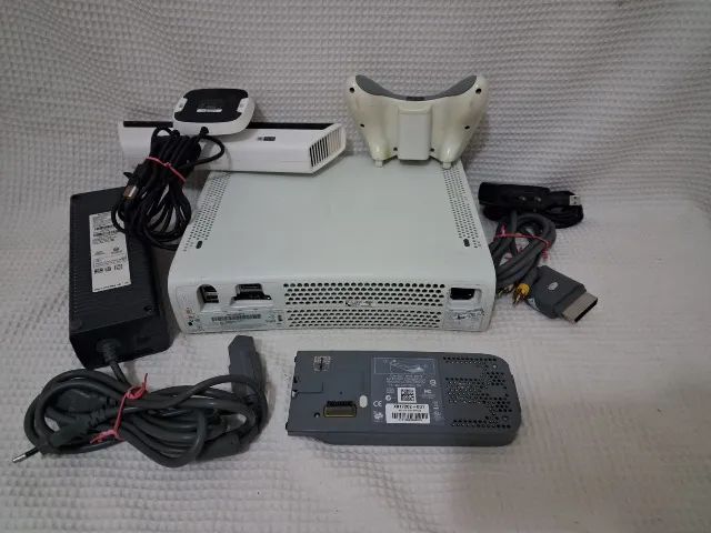 xbox 360 arcade branco com kinect des bloqueado LT - Foto 2