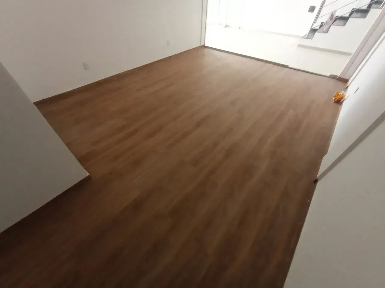ALugo sala comercial no parque dez / com banheiro no térreo.