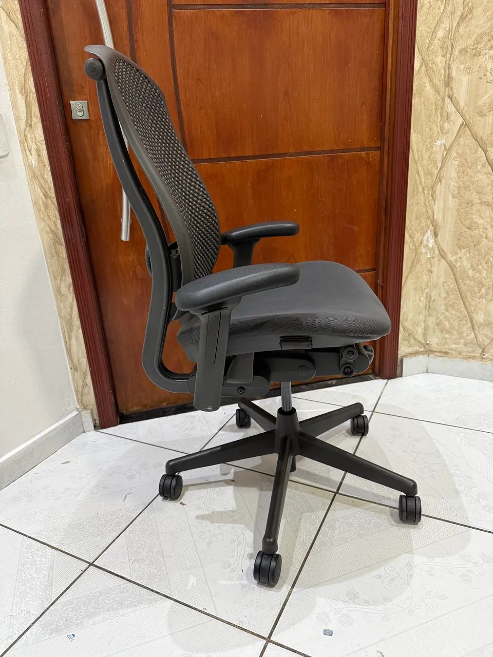 cadeira herman miller celle versão completa  - Foto 4