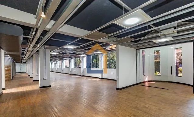 Casa Comercial com 680m² no bairro Ahú