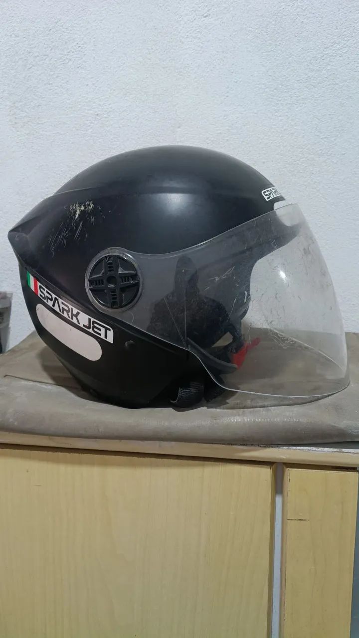 Capacete preto 