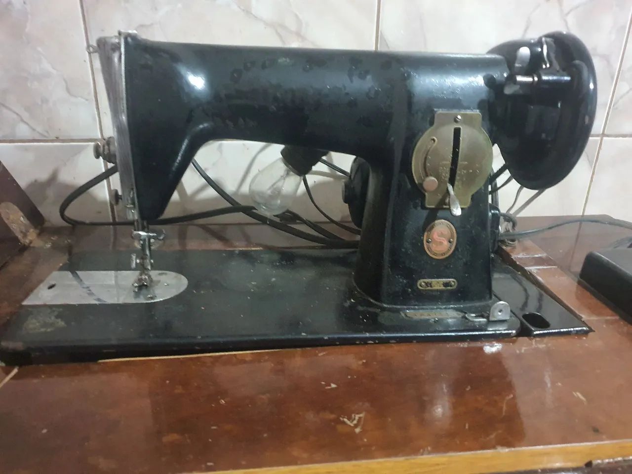 MAQUINA DE COSTURA ANTIGA - Foto 3