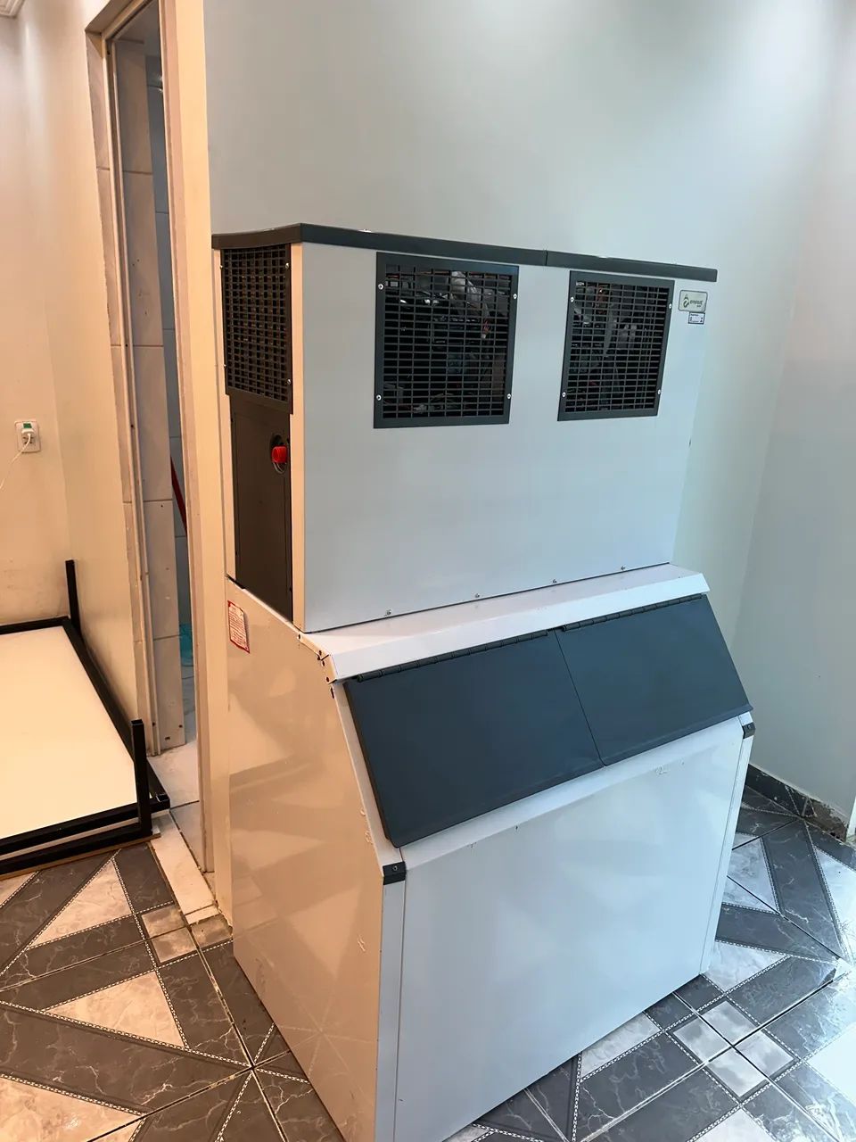 Máquina de produzir gelo