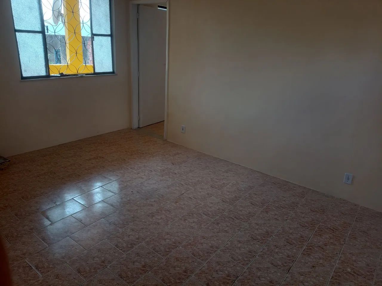 Apartamento (sobrado) com cômodos amplos e arejados - Foto 3