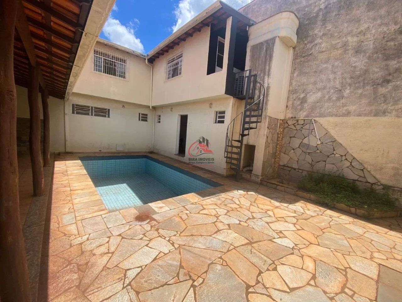 Casa no São Benedito com 3 Quartos (1 Suíte) - Próxima ao Shopping Uberaba