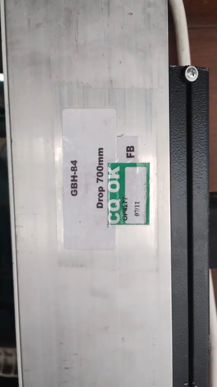 Tela Projetor Gaia Gbh 84 16:9 Diagonal 84 Com Controle Remoto - Foto 3