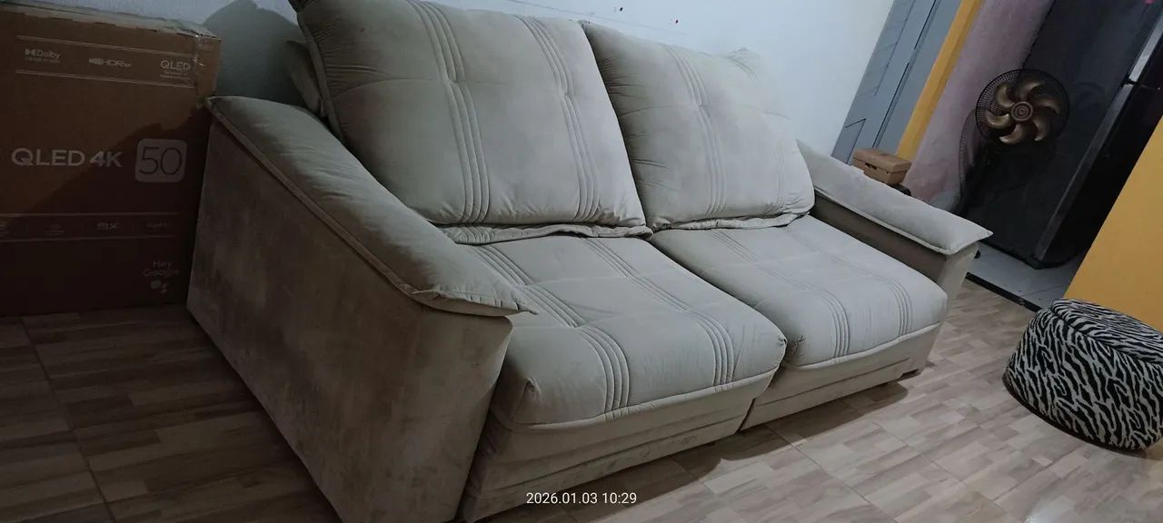 Vende-se um sofá retrátil um ano de uso - Foto 5