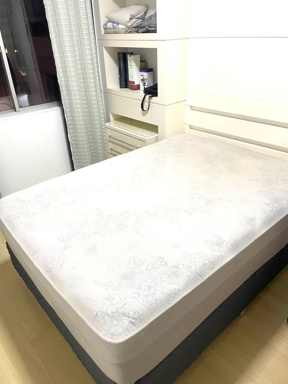 Vendo cama Box Casal com colchão TOP - Foto 4