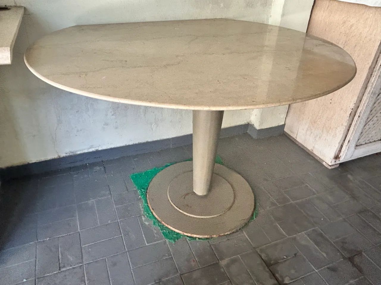 Mesa de pedra mármore e estrutura de ferro - Foto 2