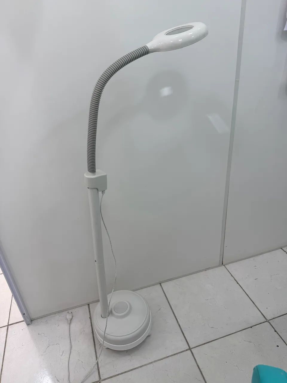 Luminária Estek estética ou podologia