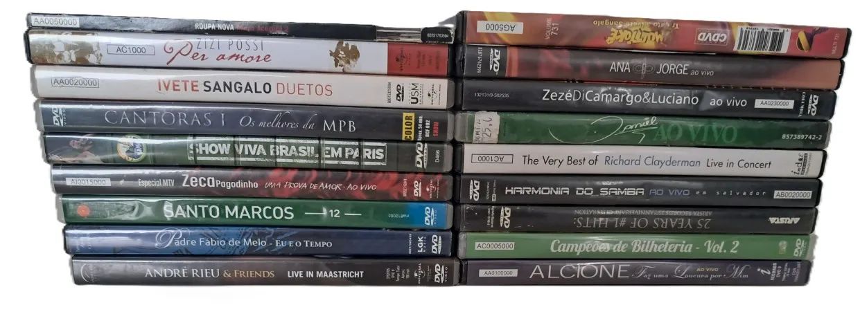 Lote com 18 DVDs Originais Músicas Shows - Foto 2