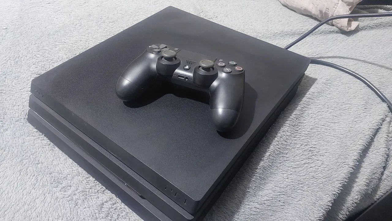 PS4 PRO com controle dualshock 4
