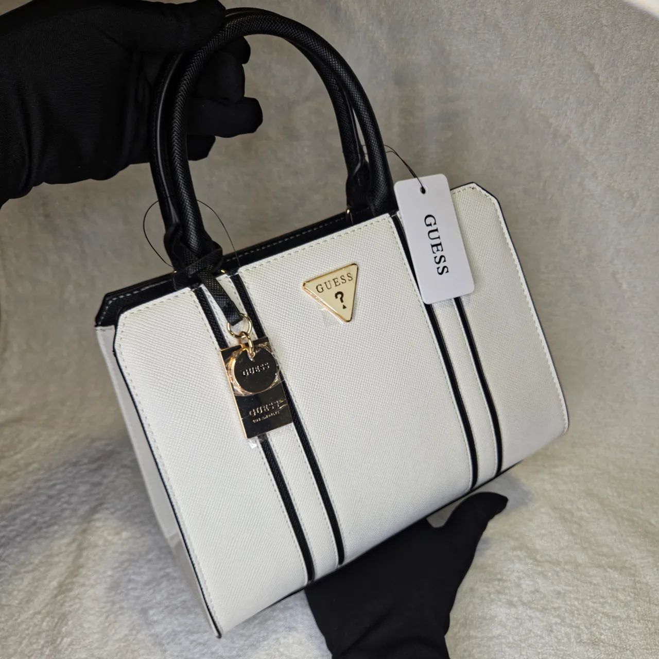 Bolsa Guess Original Cassian Branca e Preta Transversal - NOVA - Foto 2