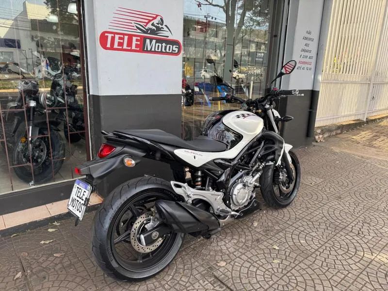 SUZUKI GLADIUS 2015 - Foto 5