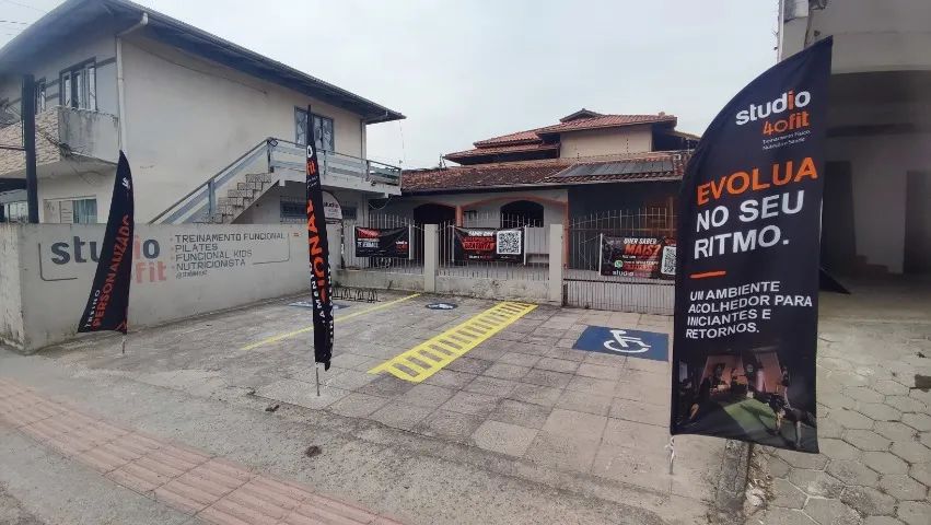 Casa comercial na geral da Barra do Aririu - Palhoça