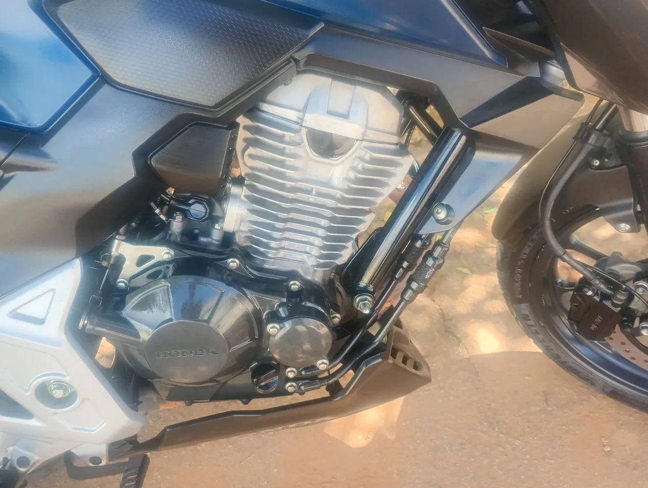 Cb 300f ABS 2025( conservada) - Foto 5